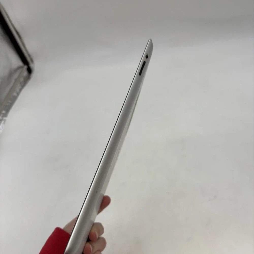 Apple iPad 2 A1395 16 GB, Wi-Fi, 9.7 Broken Boot Loop Parts Or Repair Bundle